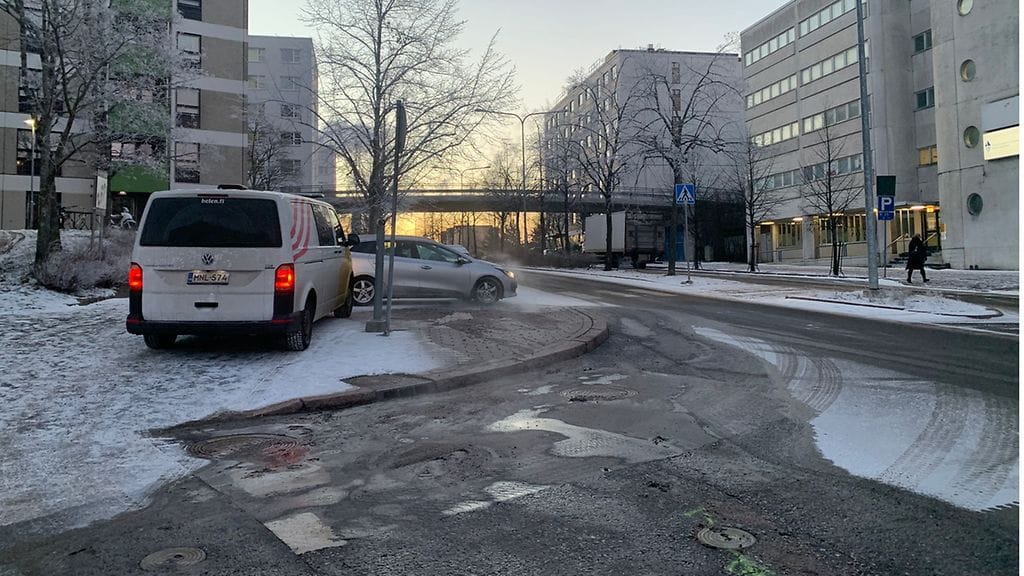 Kannelmäen kaukolämpövesiputkivuoto.