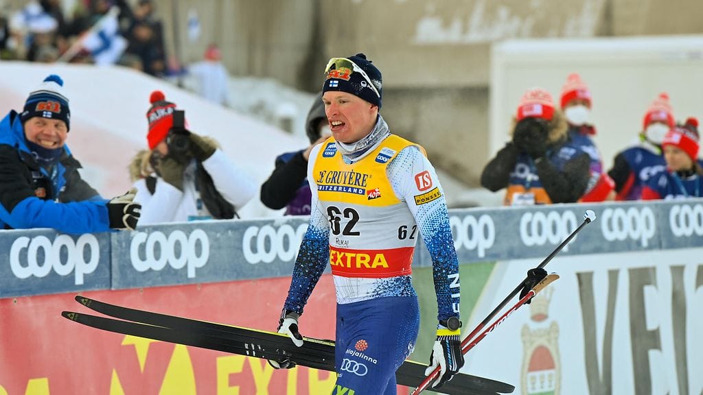 Iivo Niskanen toi Suomen kärkipaikalta vaihtoon kisan puolivälissä.