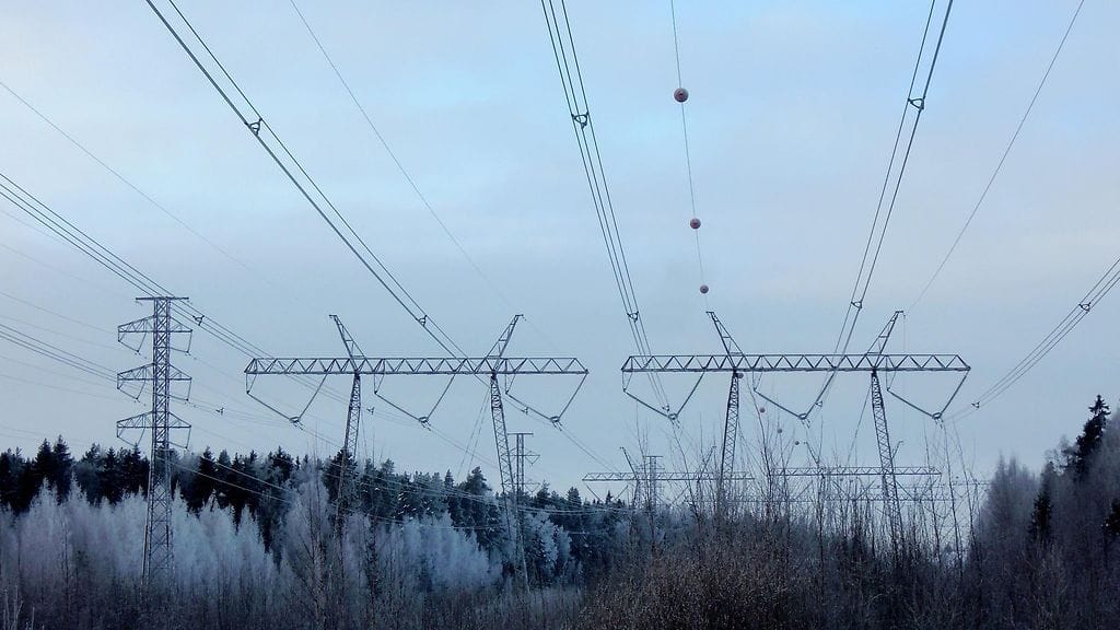 Sähkön korkea hinta tulee kalliiksi talvipakkasilla suomalaiskuluttajalle.
