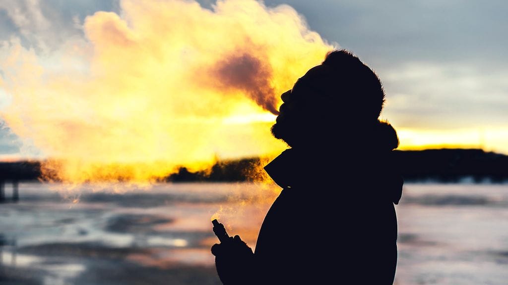 Sähkötupakan päivittäinen käyttö voi aiheuttaa erektiohäiriöitä. Kuvituskuva.