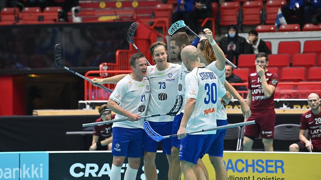 Suomen salibandymaajoukkueeseen tehtiin muutos puolivälieräottelun alla. Miko Kailiala tulee korvaamaan koronatestiin ohjatun Tatu Väänäsen.