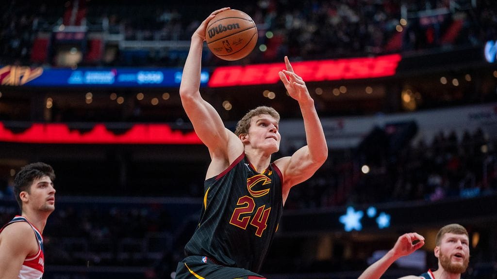 Lauri Markkanen pussitti 14 pistettä Chicago Bullsia vastaan.