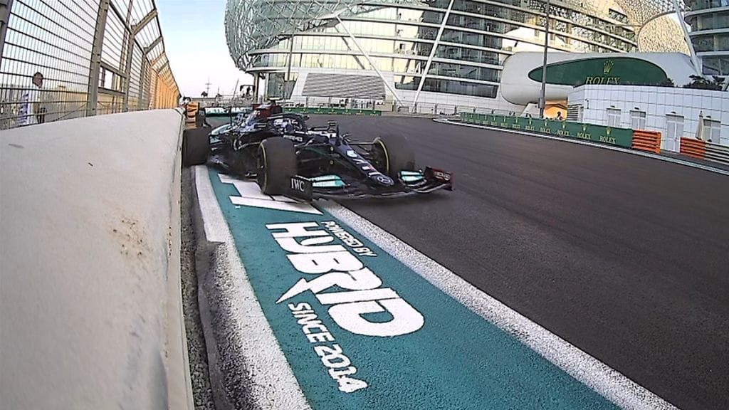 Valtteri Bottas kävi erittäin lähellä isompaa kolhua Abu Dhabin harjoituksissa.