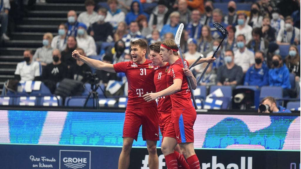 Tshekki pelasi mainion avauserän ja johtaa MM-välierää 2-0.