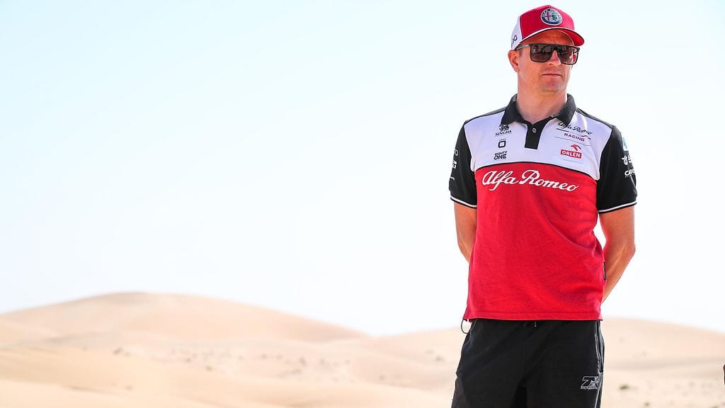 Kimi Räikkönen selvisi ehjin nahoin autonsa kaatamisesta aavikolle.