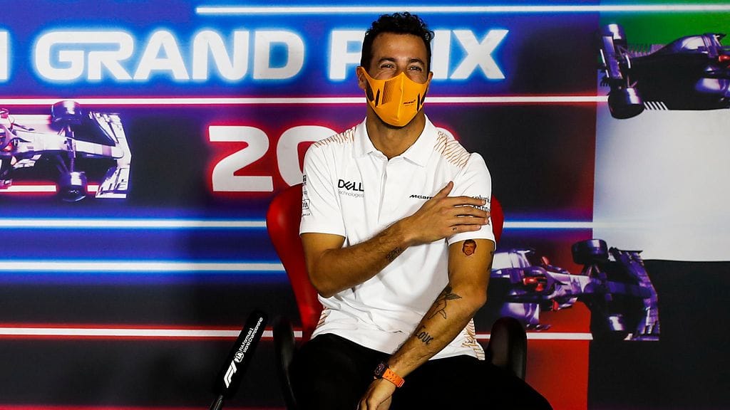 Daniel Ricciardo esitteli huvittuneena Fernando Alonso -siirtotatuointiaan.