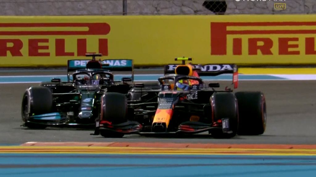 Sergio Perez taisteli upeasti Lewis Hamiltonin edellä tallikaverinsa Max Verstappenin hyväksi.