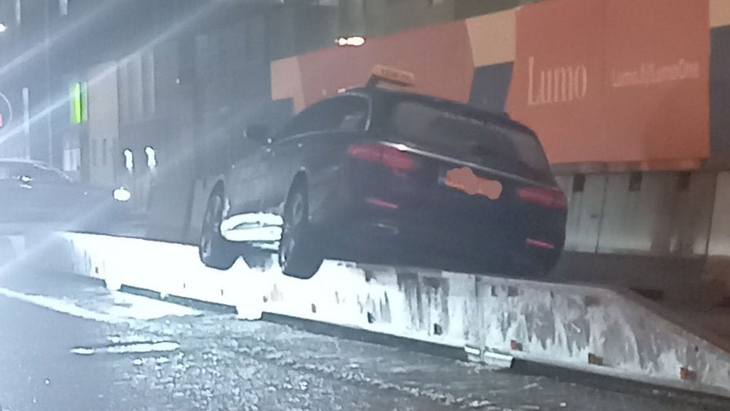 Tästä ei omin voimin pois päästä.