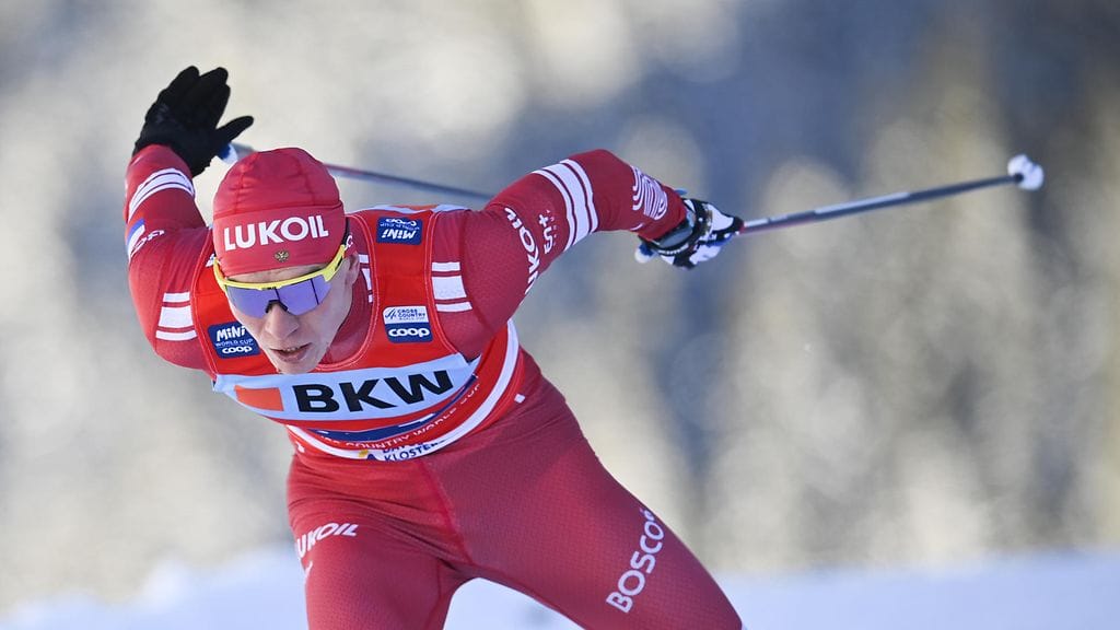 Aleksandr Bolshunov sivakoi Davosissa sunnuntaina, vaikka nenä vuosi ja kurkku oli kipeä.