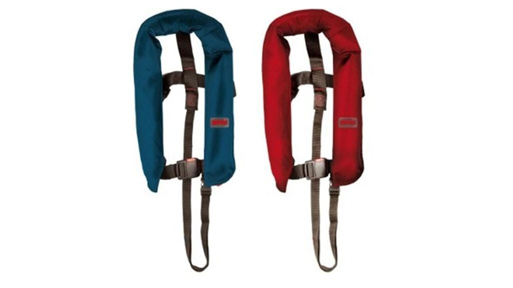 Kuvan paukkuliivien käyttö tulee lopettaa välittömästi, jos sarjanumero löytyy listalta.