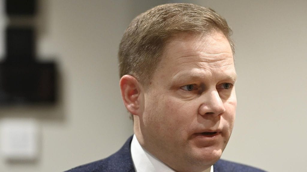 Kansanedustaja Markus Lohi (kesk.).