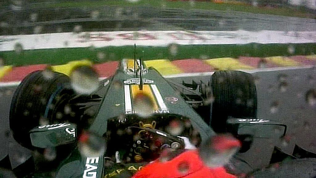 Heikki Kovalainen pyörähti sateessa.