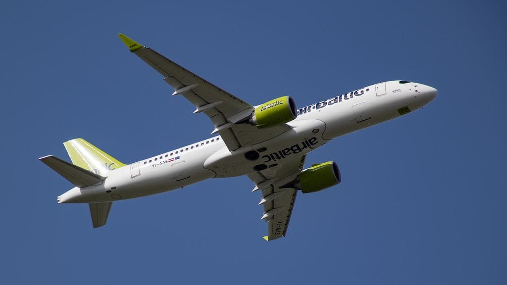 Suomalaismatkustajan kannalta tutuin A220-operaattori lienee Air Baltic, joka lentää 34 A220-300-koneen laivastolla. Kuvituskuva.