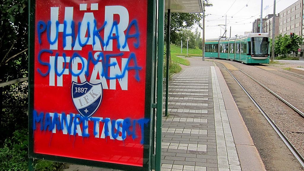 HIFK:n töhritty pysäkkimainos herätti huomiota elokuun alussa.