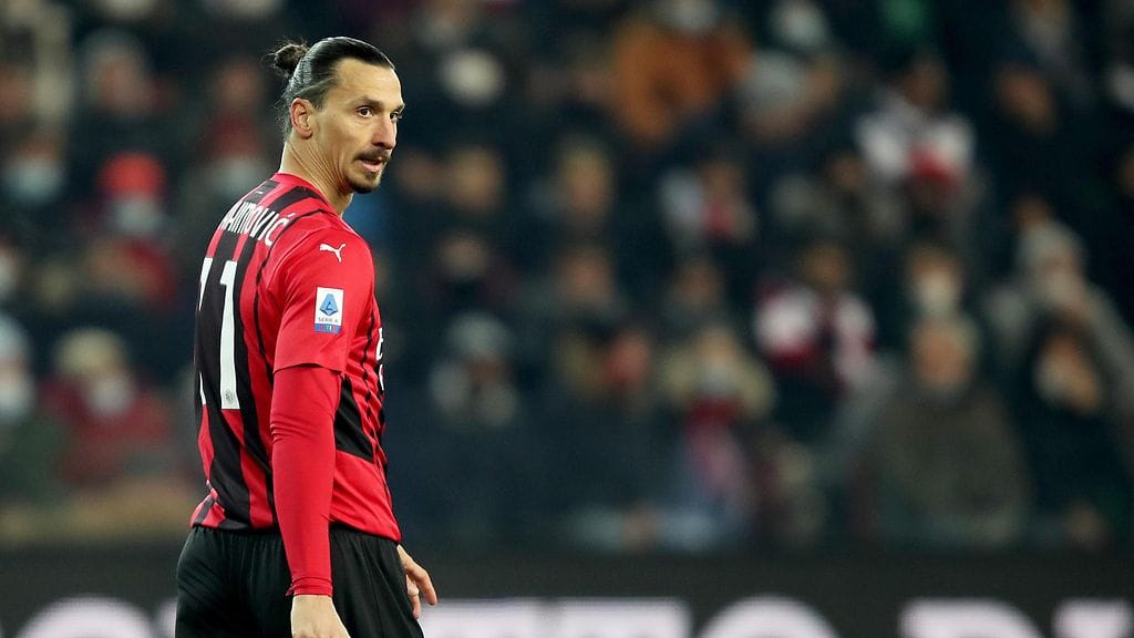 AC Milanin Zlatan Ibrahimovic vaihtoi joululahjoja paavi Franciscuksen kanssa.
