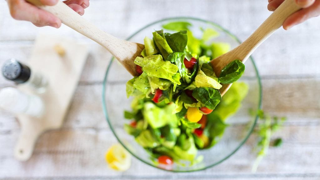 Kasvisten ja hedelmien sisältämä kalium pienentää suolan sydänhaittoja.