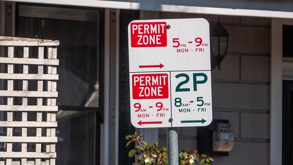 Katso alta TikTok-video, kuinka australialaisia pysäköintiliikennemerkkejä tulkitaan.