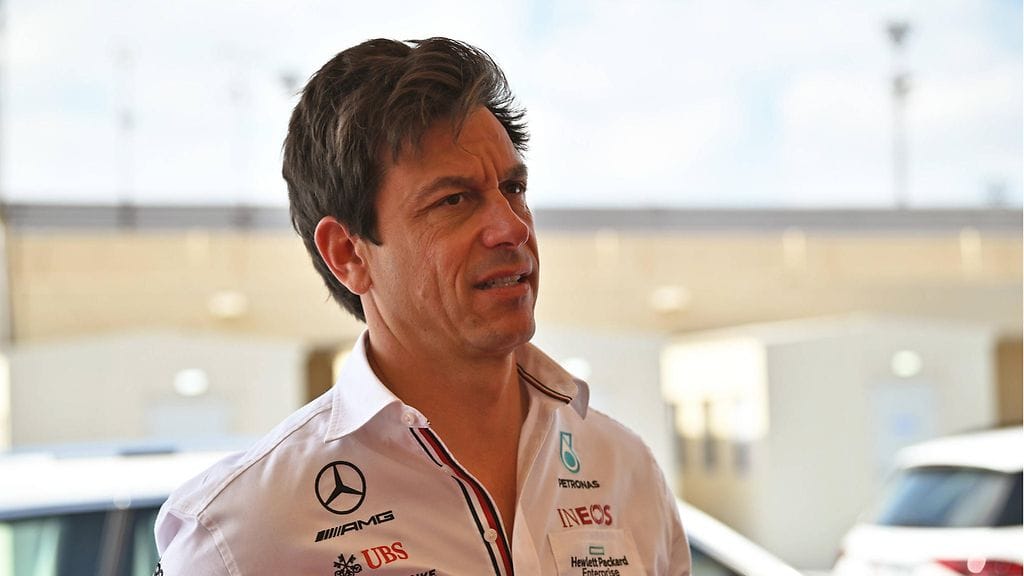 Mercedeksen tallipomo Toto Wolff sanoo Lewis Hamiltonin uran jatkon olevan epävarma.