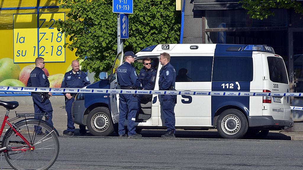 Poliisit eristivät tapahtumapaikan Hyvinkäällä.
