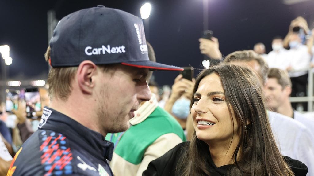 Max Verstappen ja Kelly Piquet ovat pitäneet yhteä viime lokakuusta lähtien.