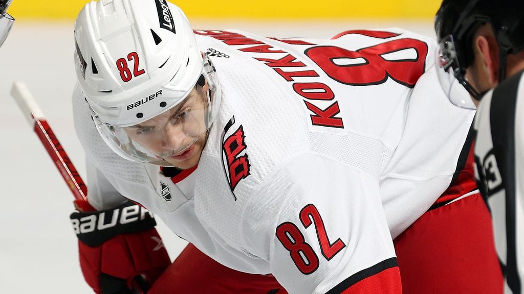 Jesperi Kotkaniemi keräsi syöttöpisteitä Carolinan voitossa.