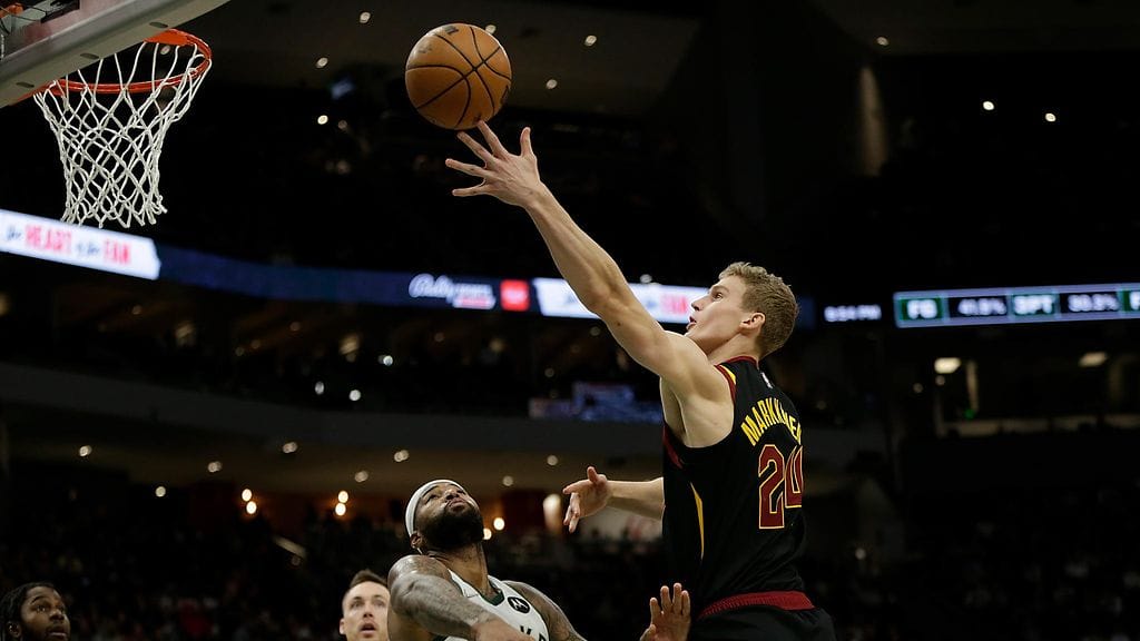 Lauri Markkanen on heittänyt tällä kaudella keskimäärin 13,7 pistettä per ottelu ja poiminut viisi levypalloa. Kolmen pisteen heittoprosentti näyttää lukemaa 33,1.