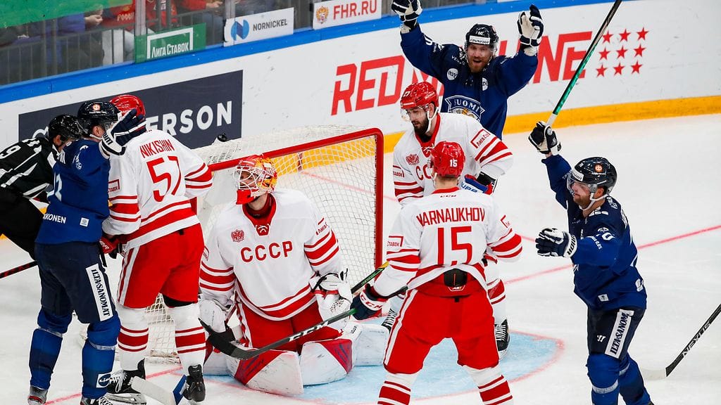 Venäjä pelasi sunnuntain ottelun Suomea vastaan valkoisissa Neuvostoliitto-paidoissa.