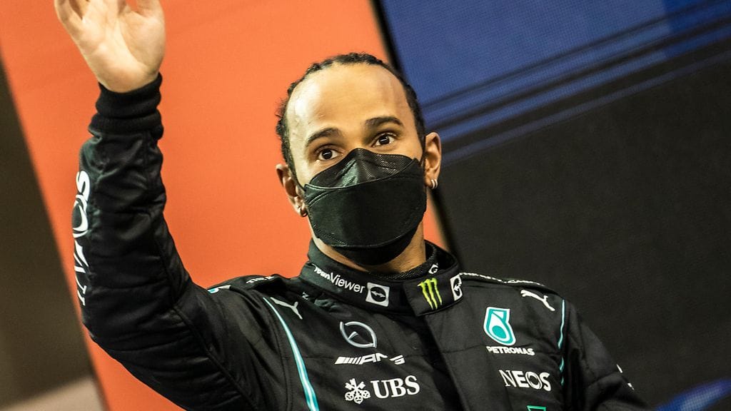 Lewis Hamilton on rangaistusuhan alla.