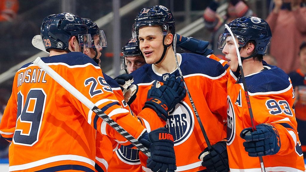 Jesse Puljujärvi saatiin jouluksi kotiin tyttöystävänsä ja kultaisennoutajansa luokse.