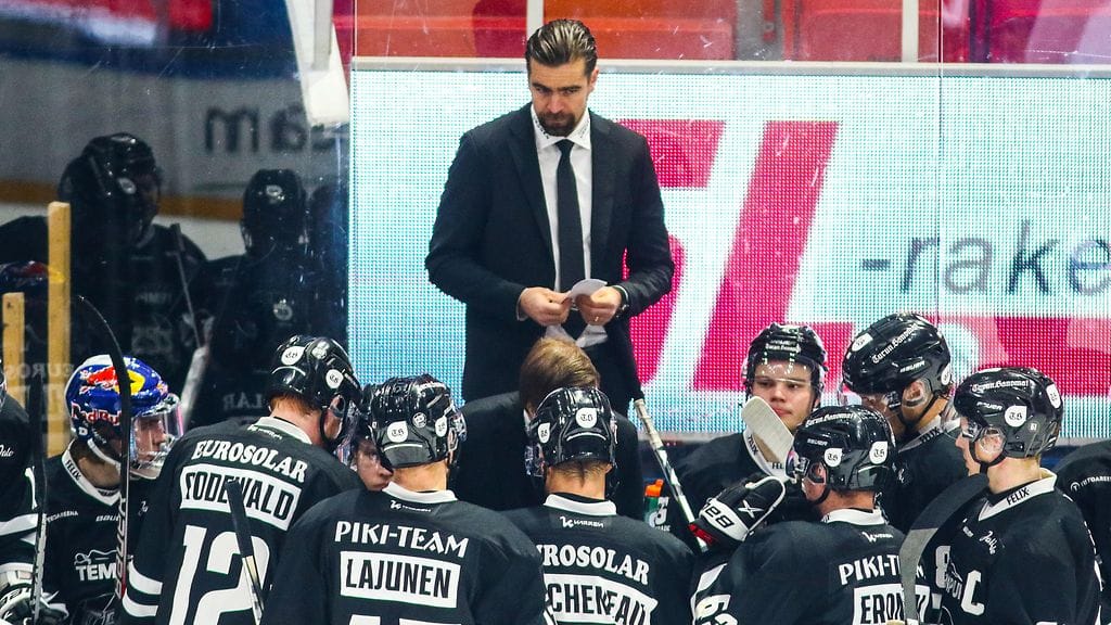 TPS:n päävalmentaja Jussi Ahokas joutuu parhaillaan tulemaan toimeen ilman useita avainpelaajiaan. Roni Allen saapuu seuraan täydentämään puolustuksen vajetta.