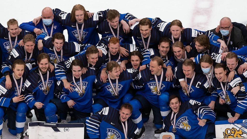 Nuoret Leijonat juhlivat viime MM-kisoissa pronssimitaleja.