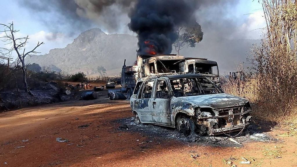 Palaneista autoista on löydetty yli 30 ihmisen ruumiit.