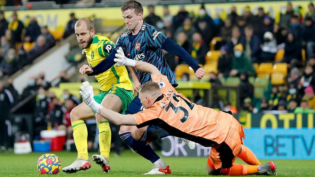 Norwichin Teemu Pukki ei pystynyt paljon Arsenalin liitoa vastaan tekemään.