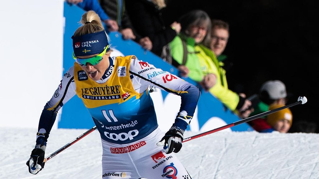 Frida Karlsson on toistaiseksi ollut Ruotsin kirkkain tähti Tour de Skillä. Perjantaina Karlsson hiihti toiseksi Oberstdorfin 10 kilometrin vapaan yhteislähtökilpailussa.