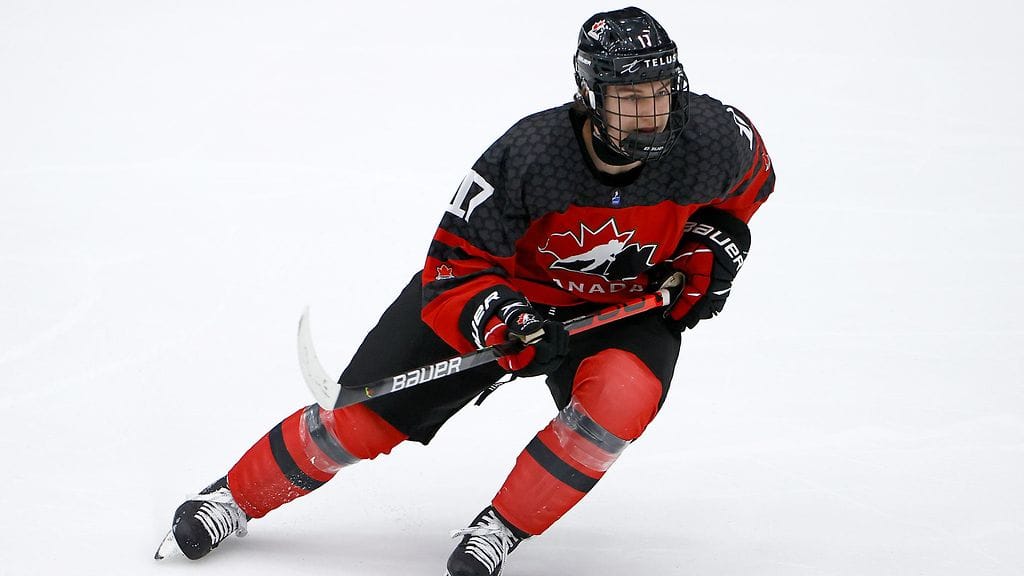 Connor Bedard Kanadan paidassa U20-kisoissa.