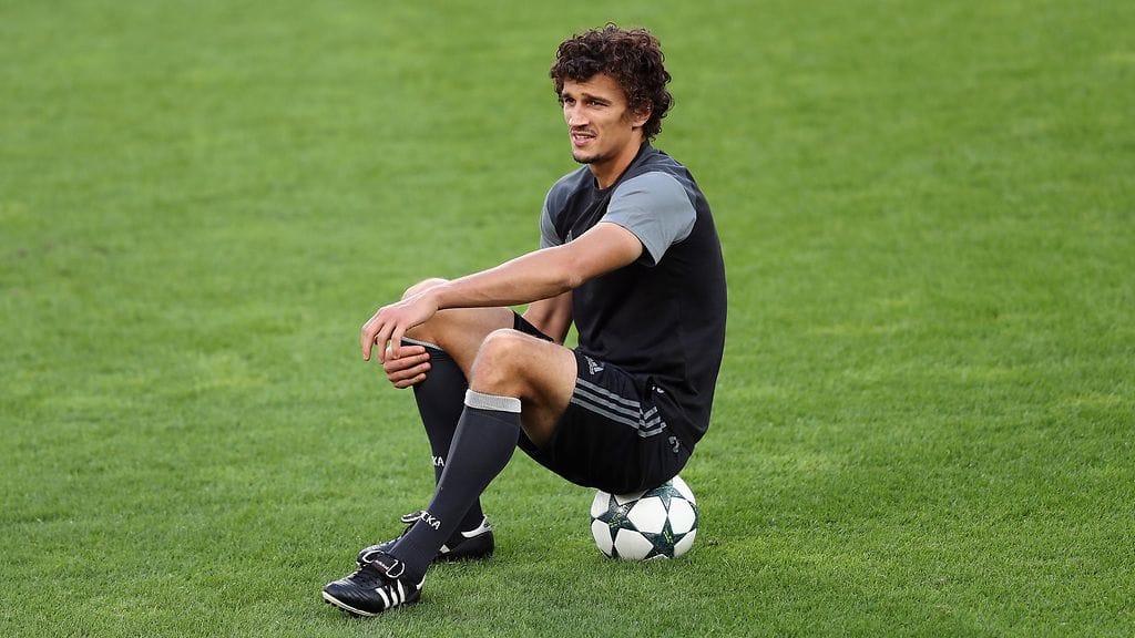 Roman Eremenko etsii seuraa, joka pelaa kotiottelunsa luonnonnurmella.