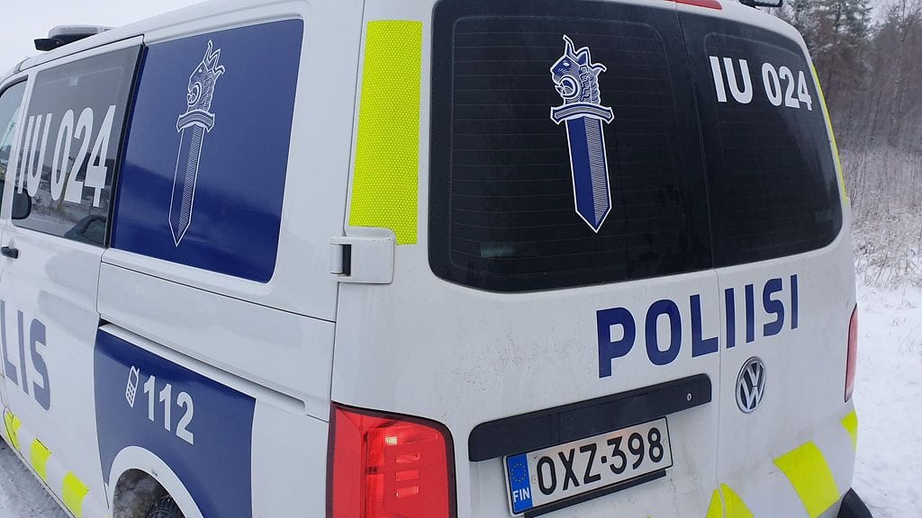 Hätäkeskus sai kymmeniä puheluita eilen alkuillasta vaaraa aiheuttaneen autoilijan takia Lahdessa.