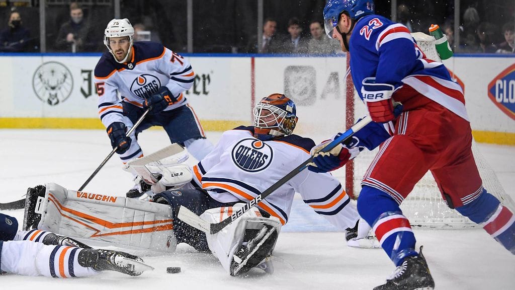 Mikko Koskinen antautui neljästi Oilers-maalilla ottelussa New York Rangersia vastaan.