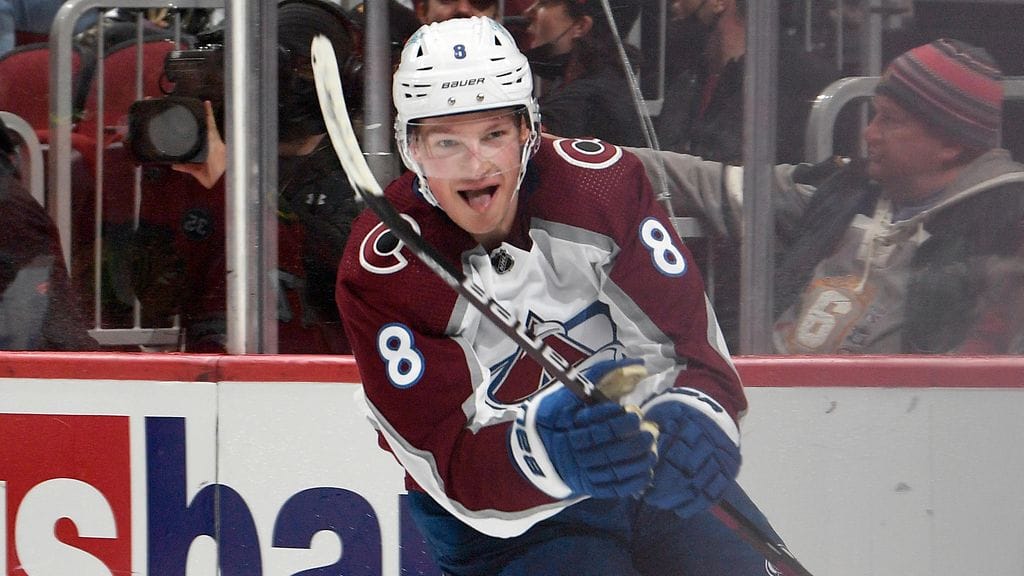 Colorado Avalanchen Cale Makar teki ehkä NHL-kauden komeimman osuman.