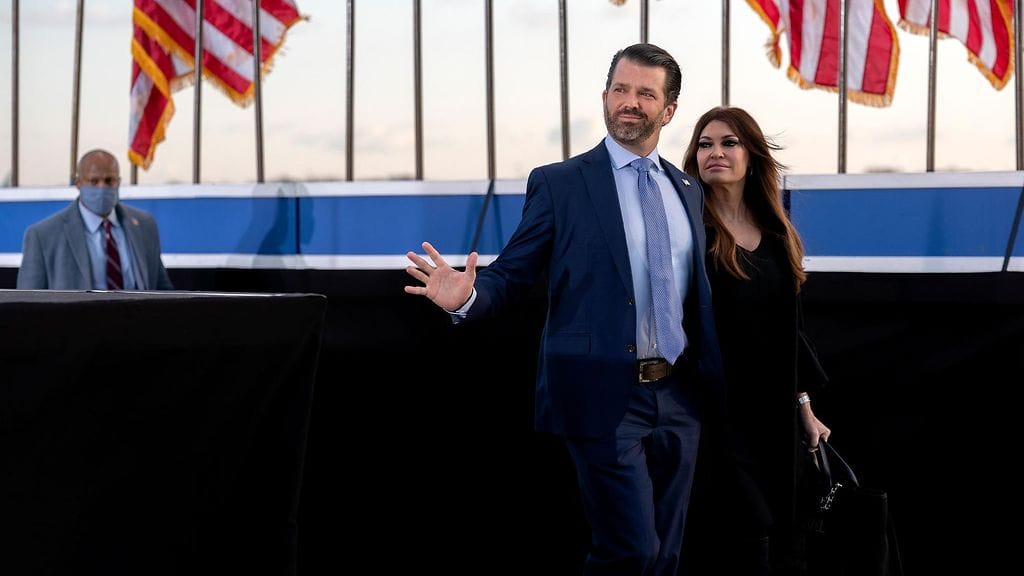 Donald Trump Jr. ja Kimberly Guilfoyle kihlautuivat yli vuosi sitten.