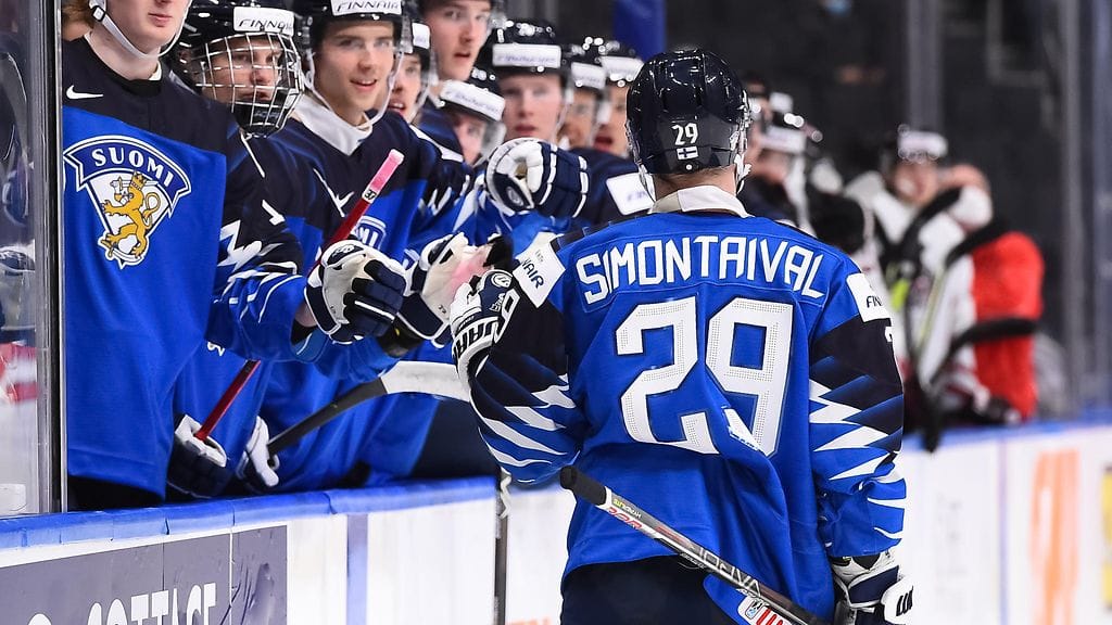 Kesken jääneissä nuorten MM-kisoissa maalin Itävallan verkkoon iskenyt Kasper Simontaival on toistaiseksi sivussa KalPan toiminnasta neljän muun nuoren leijonan tapaan.