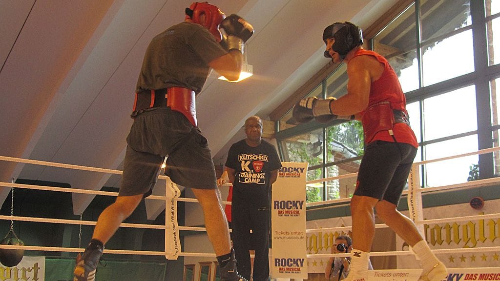 Jarno Rosberg sparraa Vladimir Klitshkoa.