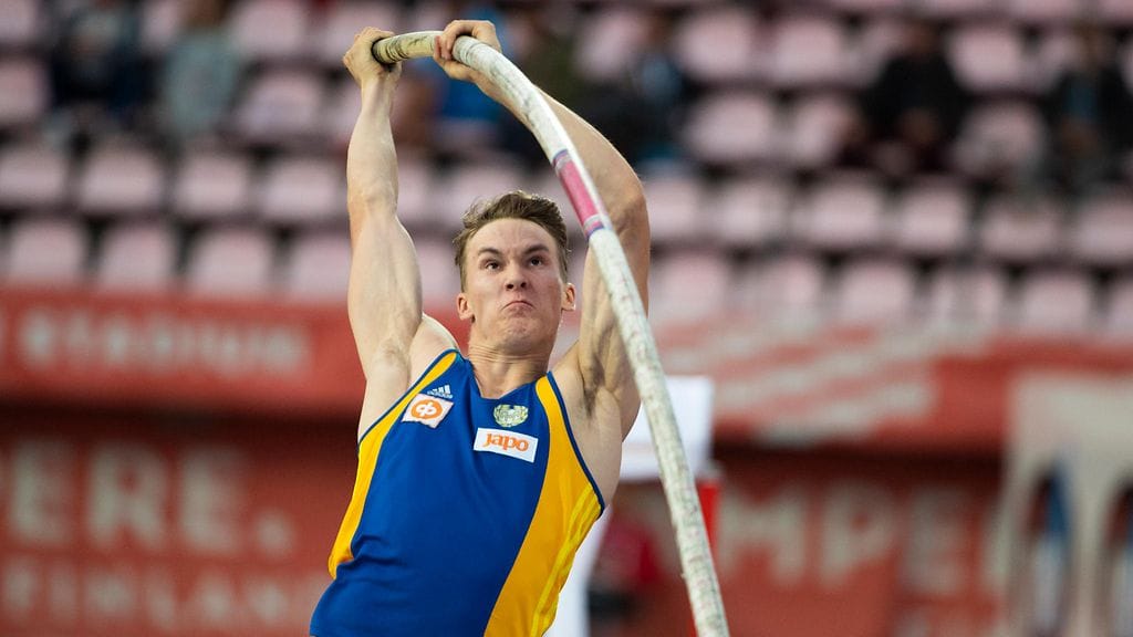 Mikko Paavola paransi omaa ennätystään neljällä sentillä. Arkistokuva.