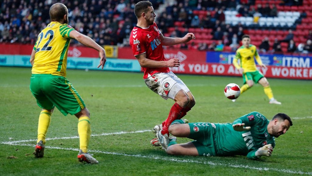 Teemu Pukki (vas.) petasi satavarman maalipaikan Milot Rashicalle.