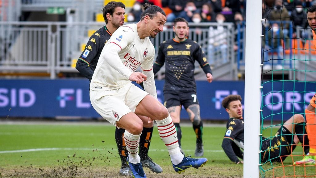 Zlatan Ibrahimovic paukuttaa yhä maaleja Milanissa.