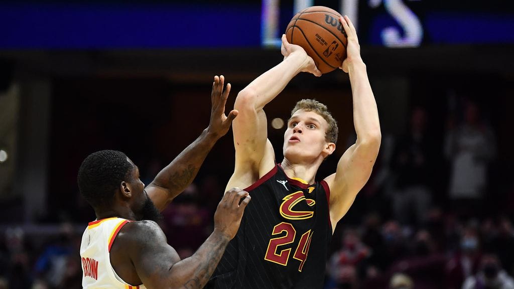 Lauri Markkanen heitti 15 pistettä.