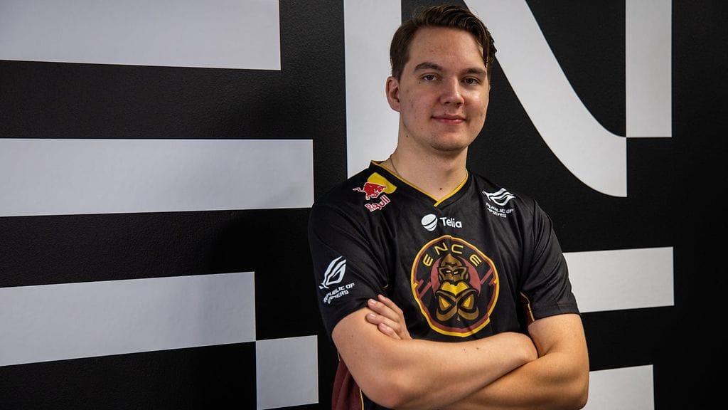 Virtuaalilätkän maestro Erik "EKI" Tammenpää on valittu vuoden 2021 e-urheilijaksi, joka voitti viime vuonna sekä Euroopan että Suomen mestaruuden.