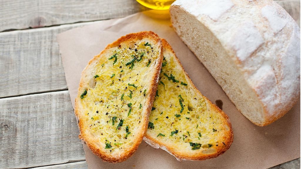 Kovan rasvan korvaaminen oliiviöljyllä on hyväksi terveydelle.