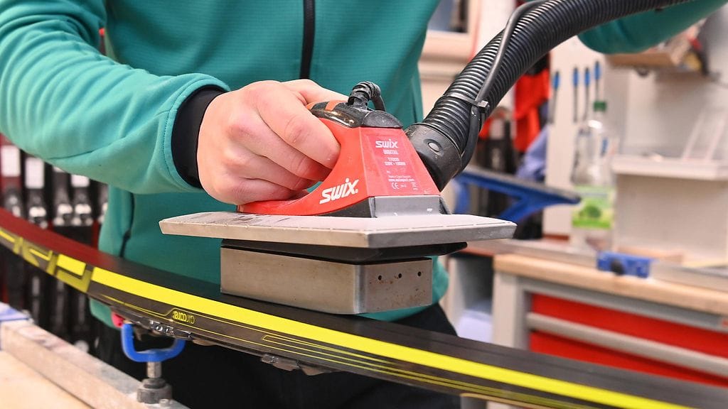 FIS:n kannalta ongelma on, että vaikka joukkueet ovat tehneet keskinäisen sopimuksen, ettei C8-fluorivoiteita käytetä, niitä ei ole virallisesti kielletty kattojärjestön sääntökirjassa. Kuvituskuva.