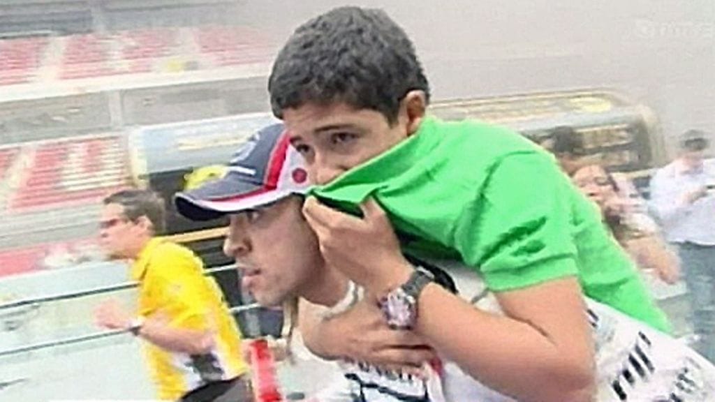 Pastor Maldonado kantaa serkkuaan.